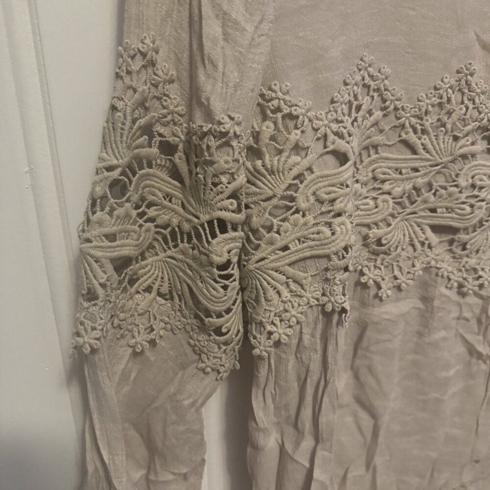SPENSE Tan Blouse with Lace Design Size Large - Picture 2 of 5